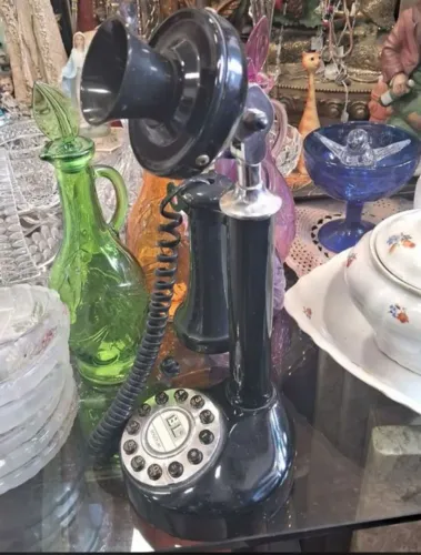 Telefone fixo vintage para decoração