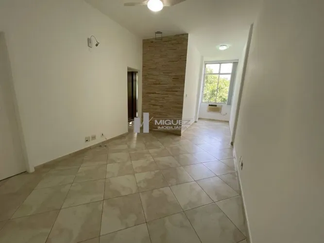 Apartamento a venda no Largo da Segunda Feira, metrô São Francisco Xavier, com 2 quartos,