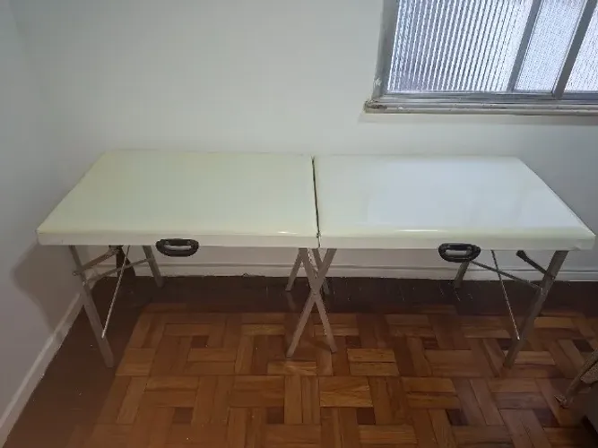 Vendo maca branca dobrável usada
