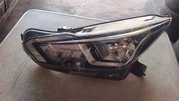 Farol Nissan Versa 2024 Lado Esquerdo Sem LED Recuperado