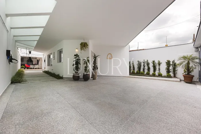Casa de Alto Padrão à Venda na Vila Madalena - Junto ao Alto de Pinheiros - 4 Suítes e 4 V