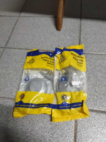 Kit com 2 reguladores de gás