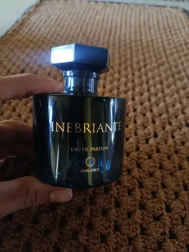 Frasco de perfume inebriante vazio
