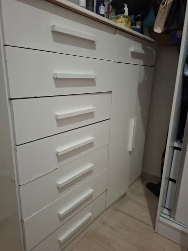 Cômoda 8 gavetas com 1 cabideiro Albatroz