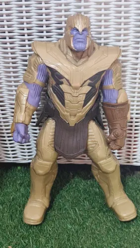 Boneco Thanos Avengers Ultimato Power FX Hasbro 30 cm