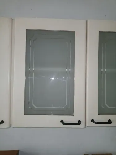Armário de cozinha chic, com vidro bizotado