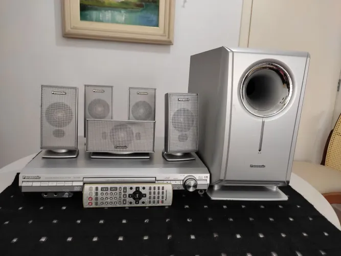 Home Theater Panasonic SC-HT520. 