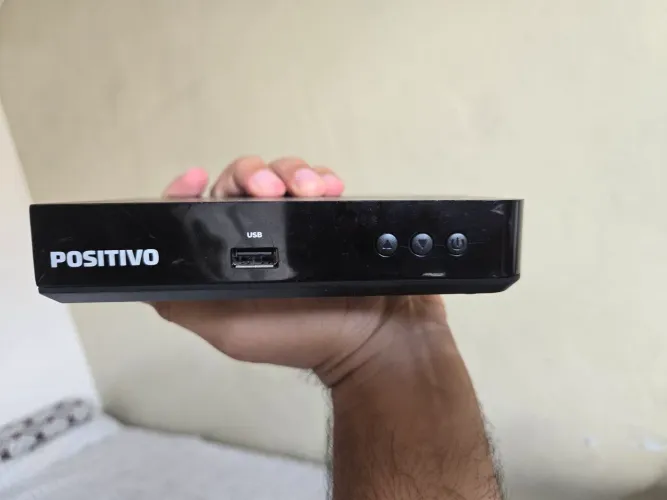 conversor digital de TV da marca Positivo, modelo STB-2341.