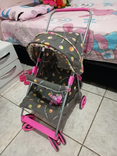 Carinho de boneca