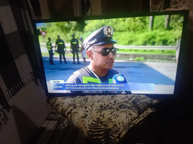 Vendo TV Panasonic 32 polegadas obs: não é smart entrada HDMI funcionando perfeitamente