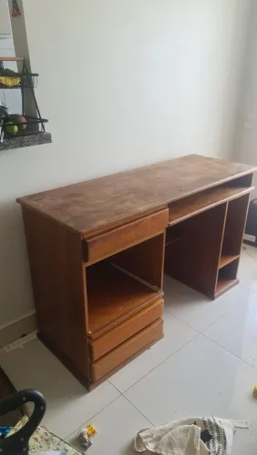Escrivaninha antiga de madeira