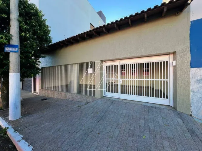 Casa para Locação com 2 Quartos e 2 Vagas no Bairro São Paulo, Marília/SP