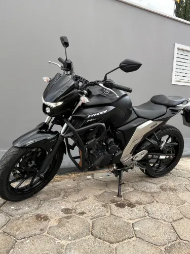 FAZER 250 2023 PRETA FOSCA ÚNICO DONO