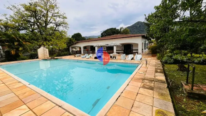Casa com piscina e área de lazer completa no Centro de Guapimirim-RJ
