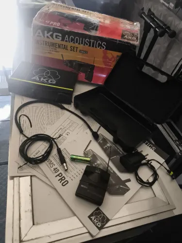 Transmissor AKG modelo WMS 40 PRO