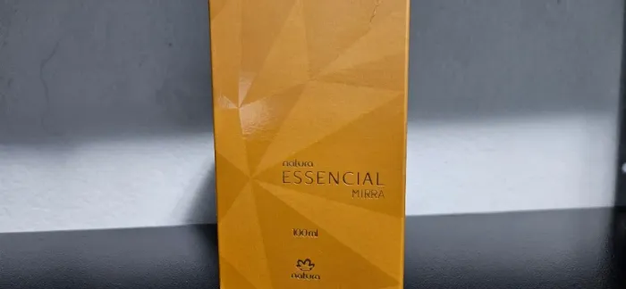 Perfume Natura Essencial Mirra - frasco com ~95%, pouco uso