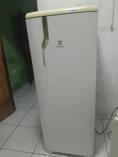 Geladeira muito boa!