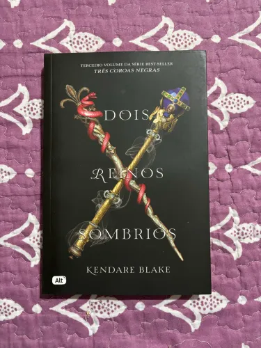 Livro Dois Reinos Sombrios - Série Três Coroas Negras 