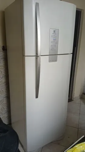 Vende-se Geladeira FROST FREE