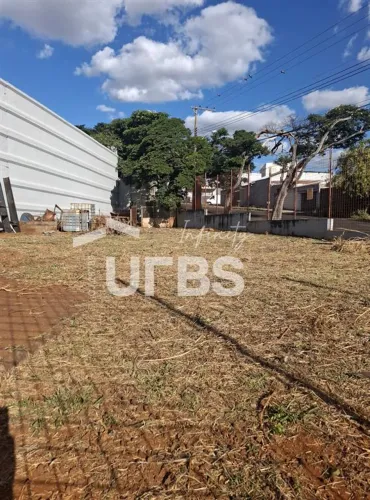 Terreno com 443m² à venda no bairro Osvaldo Rezende