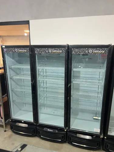 Freezer pra cerveja 3 portas Gelopar 1450 litros nova 