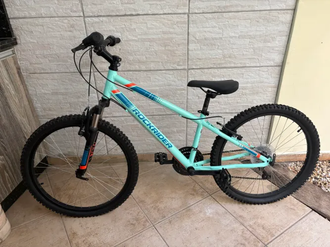 Bicicleta infantil Rockrider ST 500, com aro 24, quadro de aço e 21 marchas