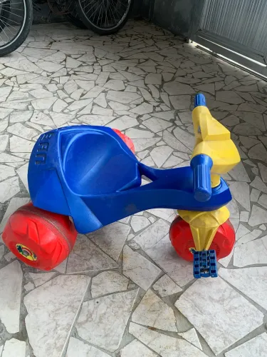 Triciclo Infantil Jet Ban Usado - Resistente e em bom estado 