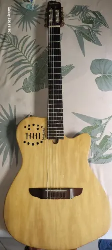 Violão Patrick luthier estilo Godin