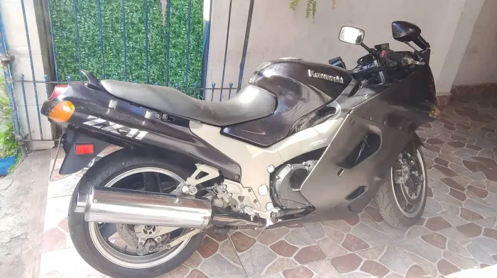 Kawasaki Zx11 pra arrumar Motor ..moto Inteira 