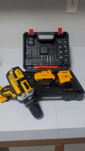 Maleta completa com parafusadeira 48v com 2 baterias e acessórios