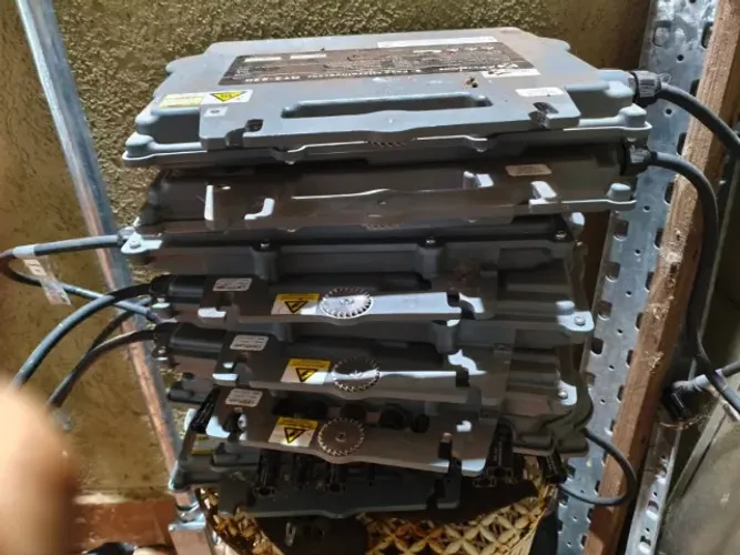 Microinversor Trifásico APsystems QT2-220 para Energia Solar - Funcionando