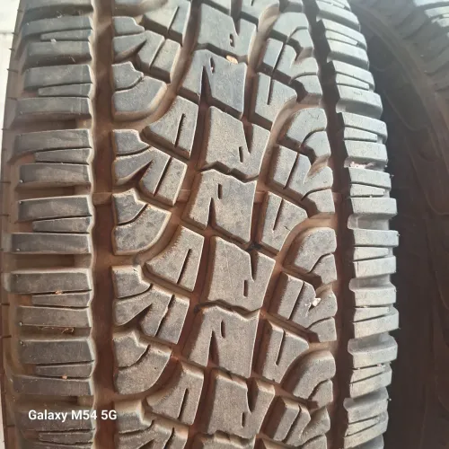 Vendo 1 pneu medida 245/70 R16 GP Premium ADVENTURE ótima qualidade REMOLD 1° LINHA