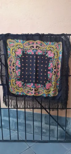 Xale português original sem uso, 1,16 x 1,16 com as franjas