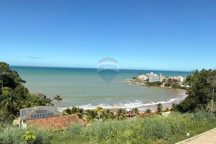 More de frente para o mar em Iriri e viva o privilégio de acordar todos os dias com uma vi