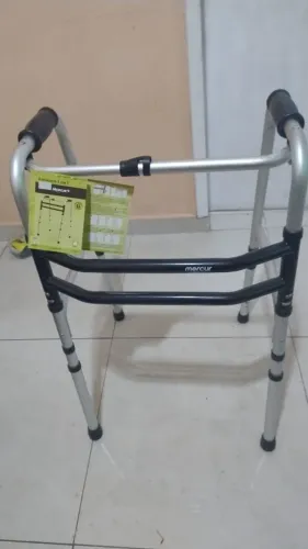 Andador para idoso ou deficiente físico