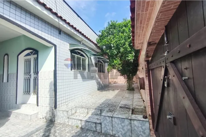 Vendo Casa 3 quartos, terreno inteiro, aceita pets, em Rio Bonito/RJ Bairro Rio Do Ouro R