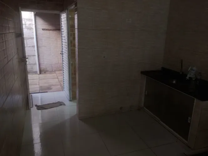 Casa com 2 Quarto(s) e 2 banheiro(s) para Alugar, 200 m² por R$ 2555 / Mês