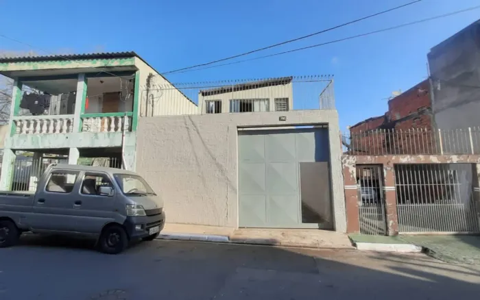Prédio comercial na Rua Simão Molinaro, 175 390 m²