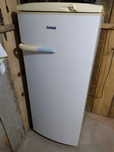 geladeira sim está disponível só chama se realmente tiver enterece obrigado..