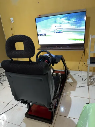 Cockpit caseiro de ferro , com suporte para o volante e pedais 