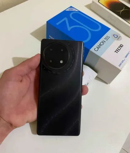 Tecno camon 30s 256 gb 16 de ram tela curvada digital na tela aceito proposta