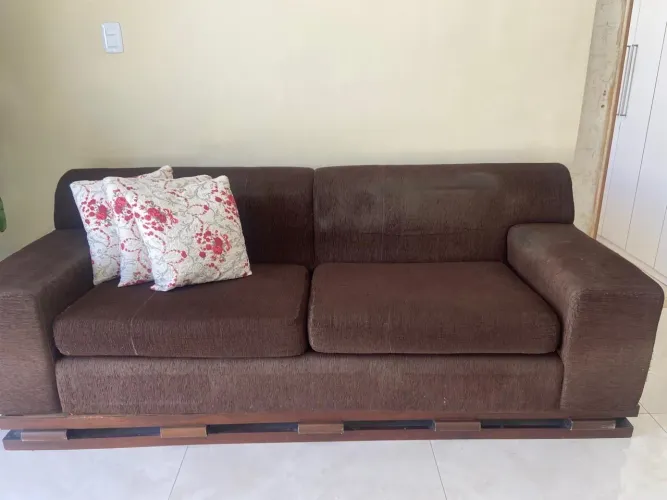 Sofá três lugares