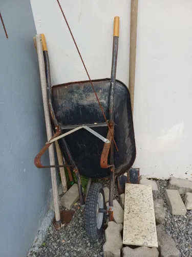 Carrinho de Mão (Carriola) Reforçado - Pneu Bom