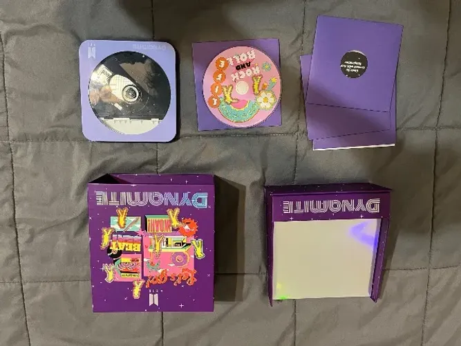 DVD Album player BTS Dynamite Toca CD e DVD