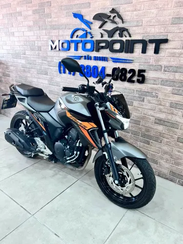 Yamaha FZ25 Fazer 2025 - excelente estado - baixo km