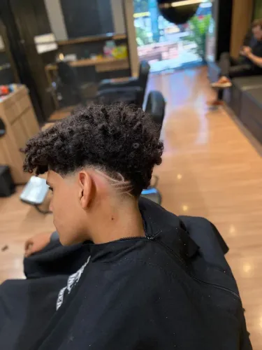 Côrte de cabelo com profissional qualquer horário?