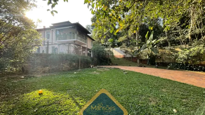 CASA 3 QUARTOS NO VILLE DE MONTAGNE EM NOVA LIMA.