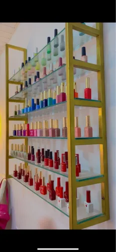Esmalteria de metalon 