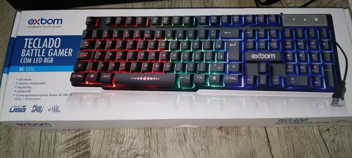 Teclado Semi-mecânico da Exbom em ótimo estado