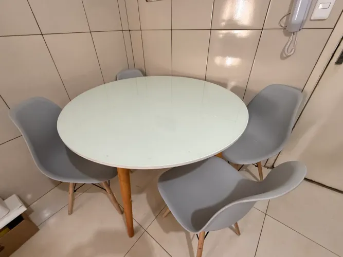 MESA DE JANTAR REDONDA DE VIDRO MODERNA COM 4 CADEIRAS